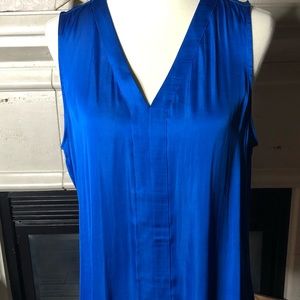Banana Republic blue v-neck tank, size large.